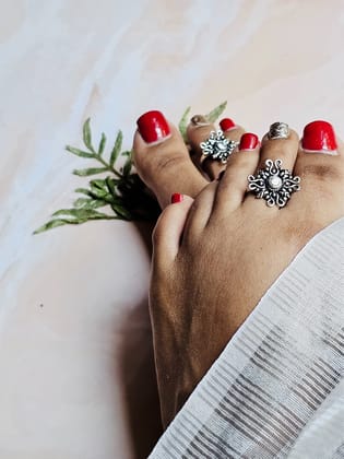 Stylish Square Shaped Toe Rings