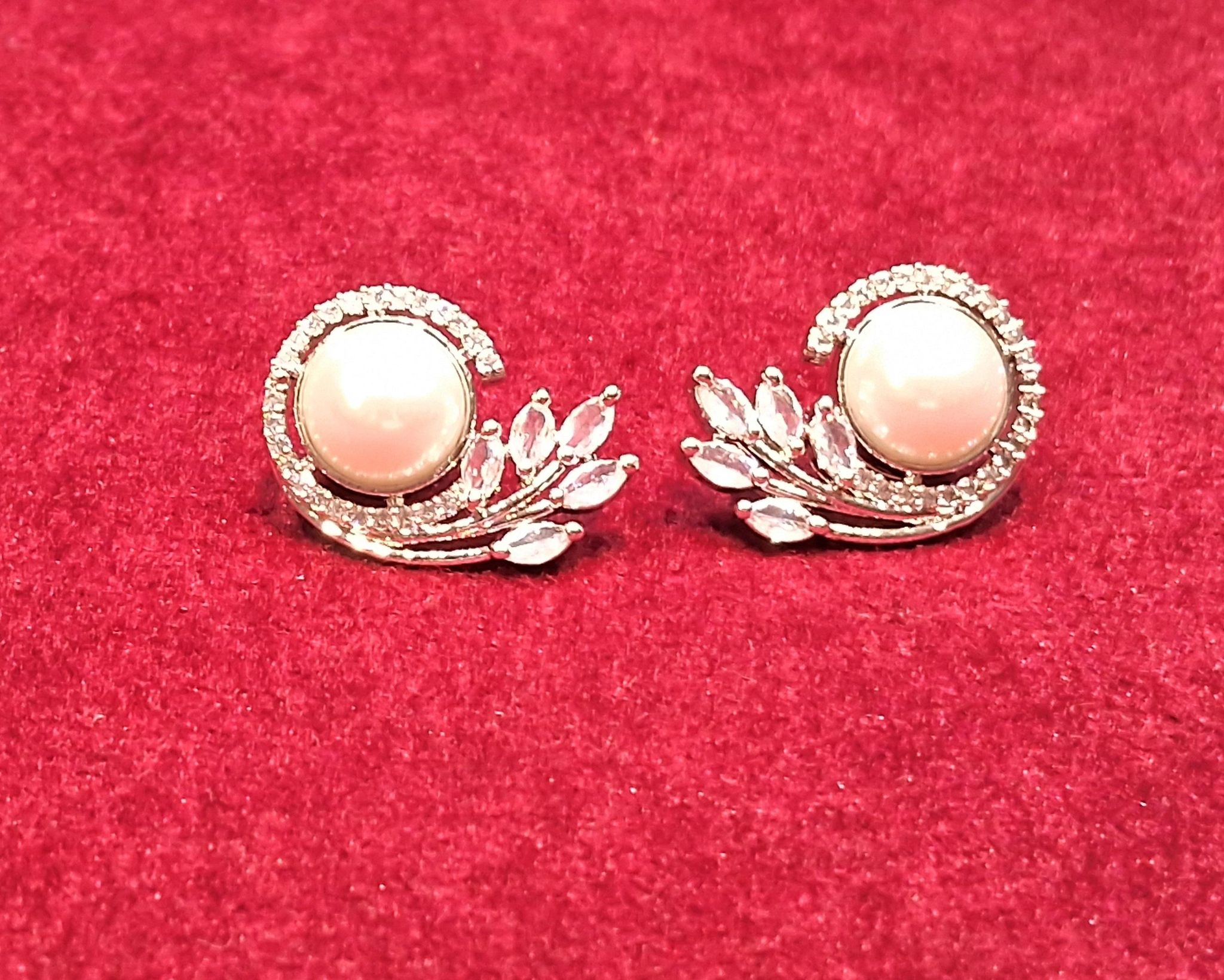 EARING AD
