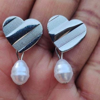 pearl earing