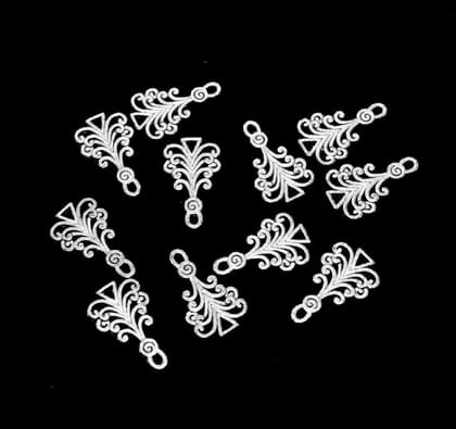 Silver Mini Metal Alloy Charms Silver Smooth Finish Use For Jewelry Makings , CHS-054-Per Packet of Approx 40 Pcs (50 Gram) / 34 MM