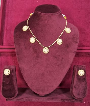 DELICATE NECKLACE SET