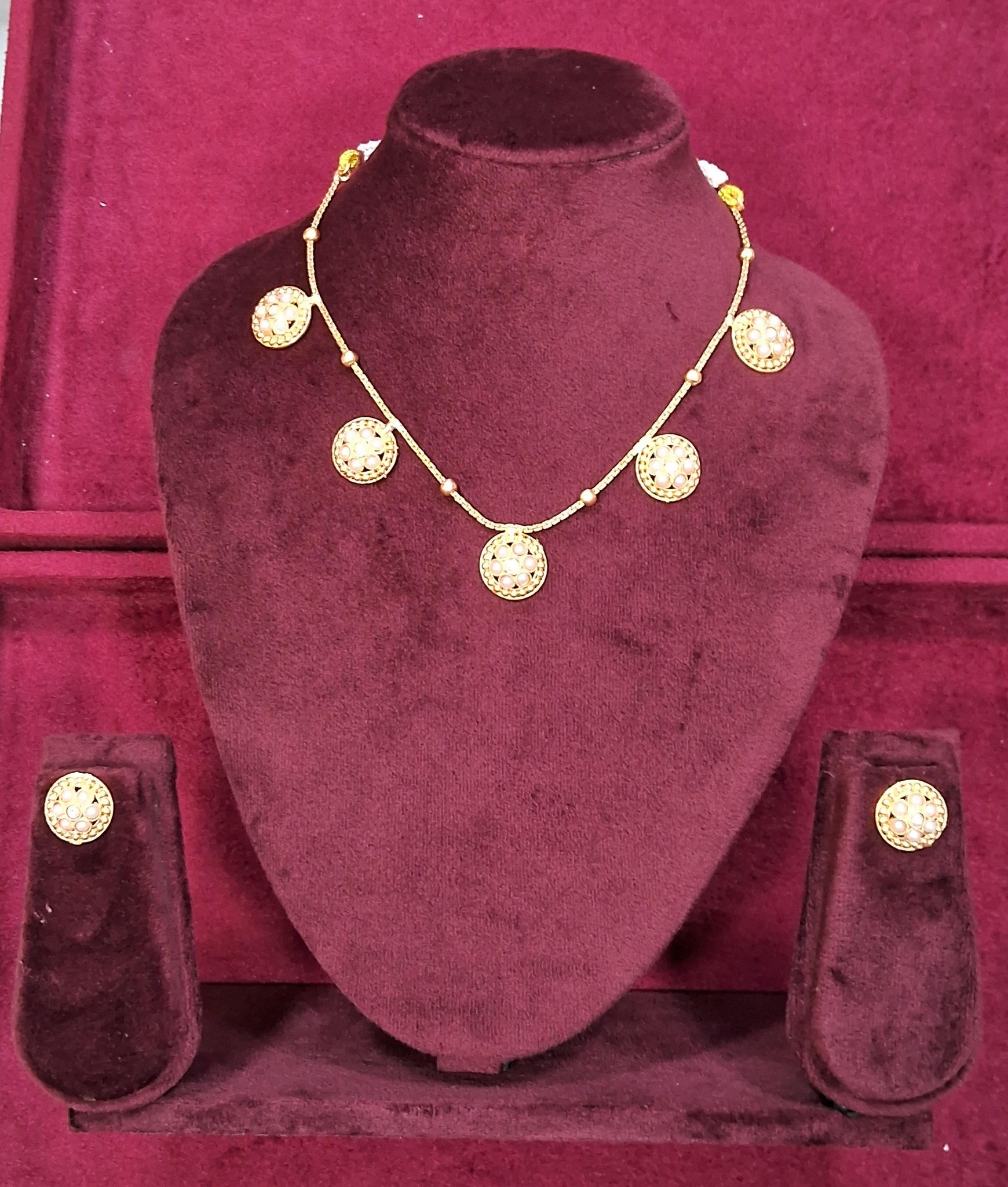DELICATE NECKLACE SET