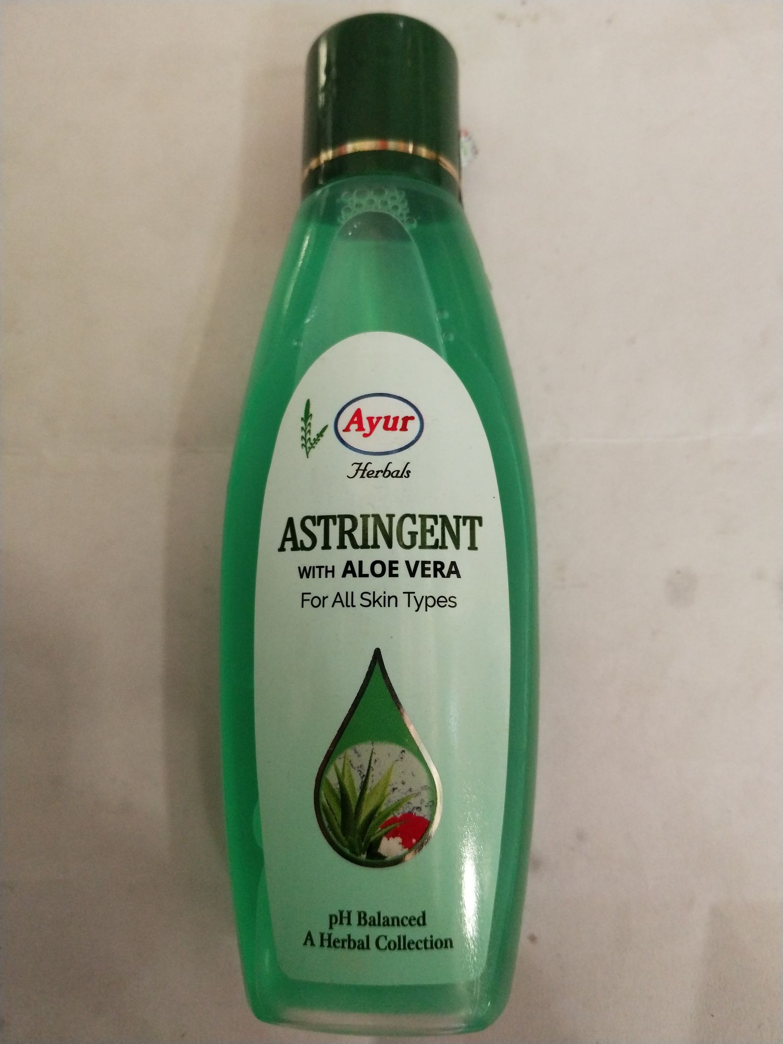 Ayur Herbals Astringent With aloe vera A herbal collection 