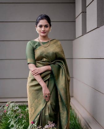 Green Banarasi Jacquard Saree with Zari Woven Pattern