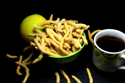 CRUNCHIZZ MADHURASEVA I Sweet Sev, Crunchy, Authentic Kerala Snack I No Artificial Additives I Perfect Tea-Time Bites I Pack of One (150 Grams)