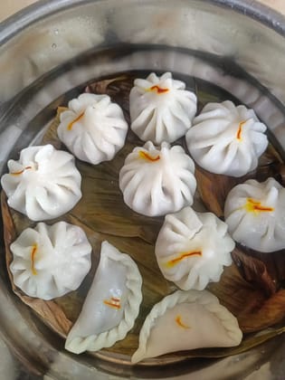Ukadiche Modak 1 Kg Box | Steamed Modak 11 Pieces