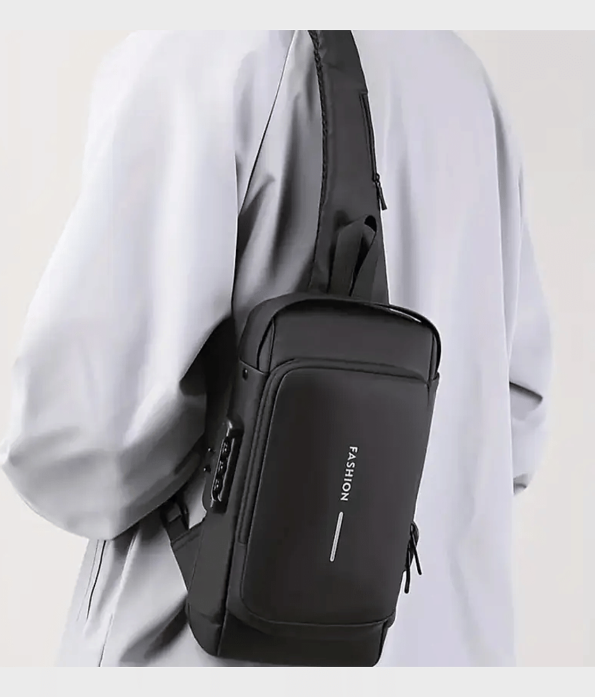 Gjshop Black Solid Messenger Bag