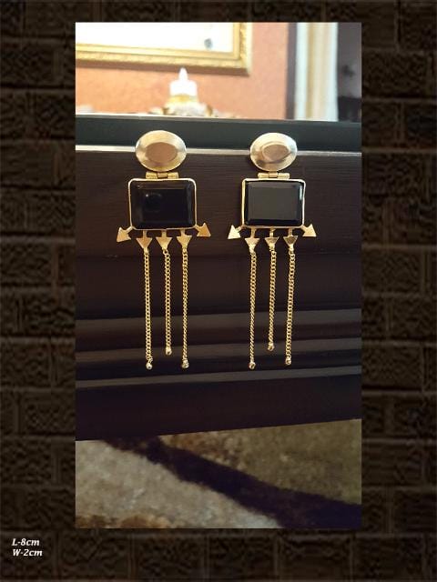 Unique design in black rectangular stone with long chains