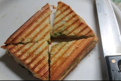Paneer Grilled Sandwich [2 Pieces]