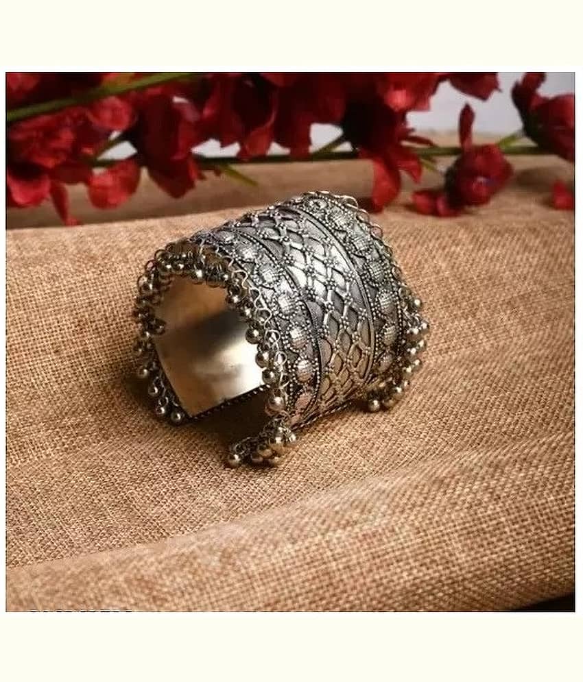 Samridhi DC Silver Cuff ( Pack of 1 )