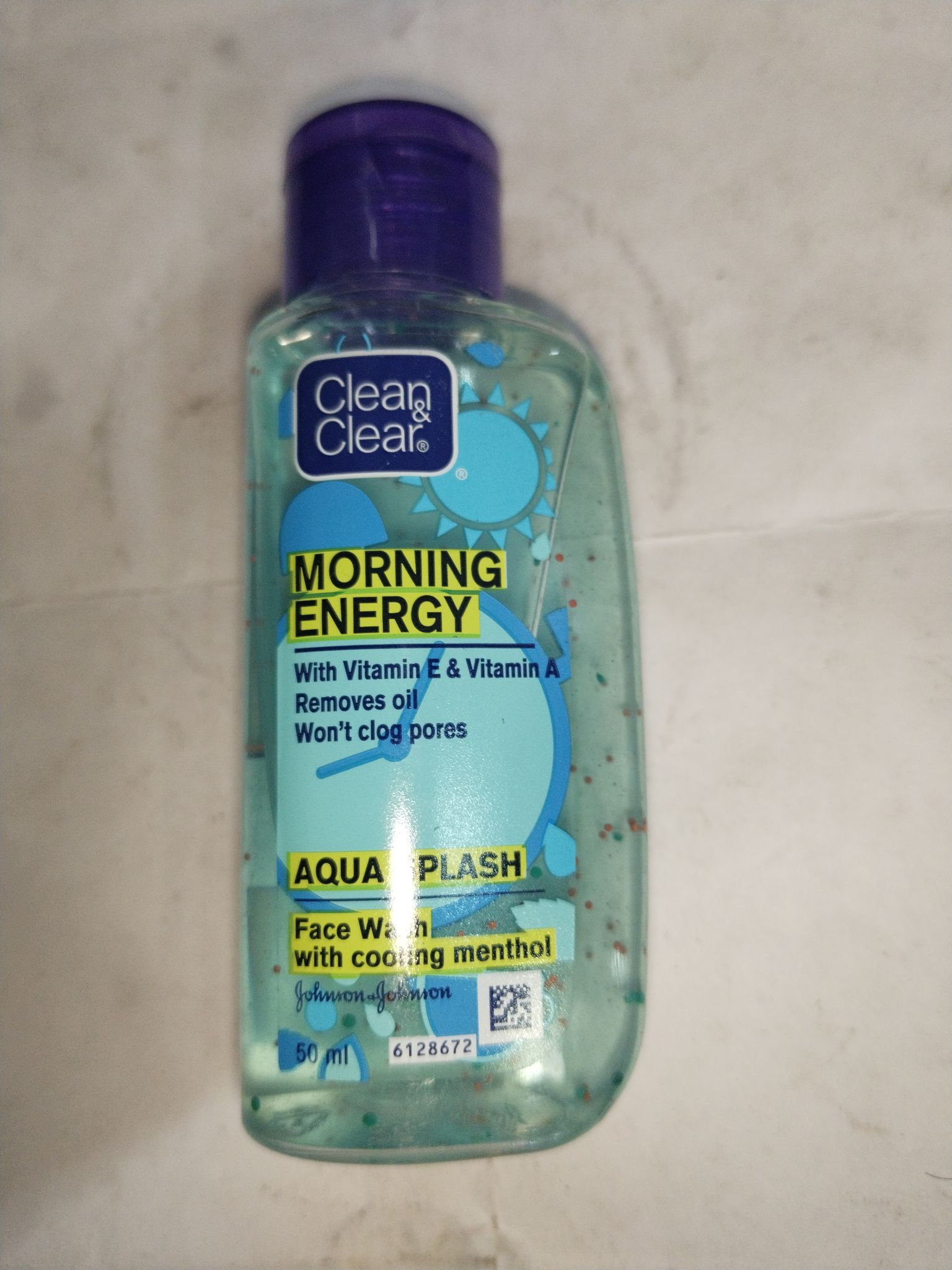 Clean & Clear Morning Energy Aqua splash Face wash With cooling menthol 