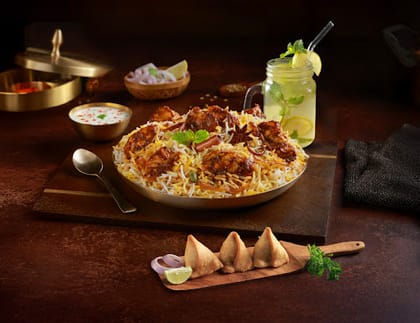 Bhuna Chicken Biryani + 3 Mini Samosas + Lemonade + Raita