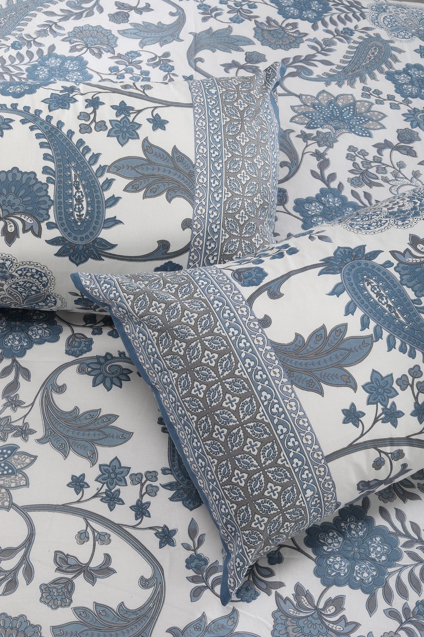 Floral Grace Cotton Bedsheet-California King - 108 X 108 in / Blue Turquoise / Turquoise