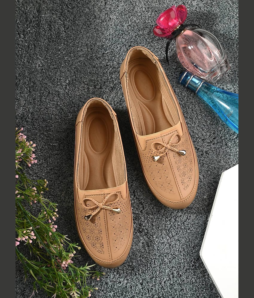 Footloose Beige Women's Loafers