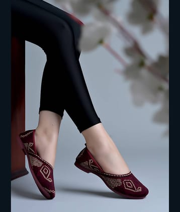 Shoetopia Black Women's Juttis