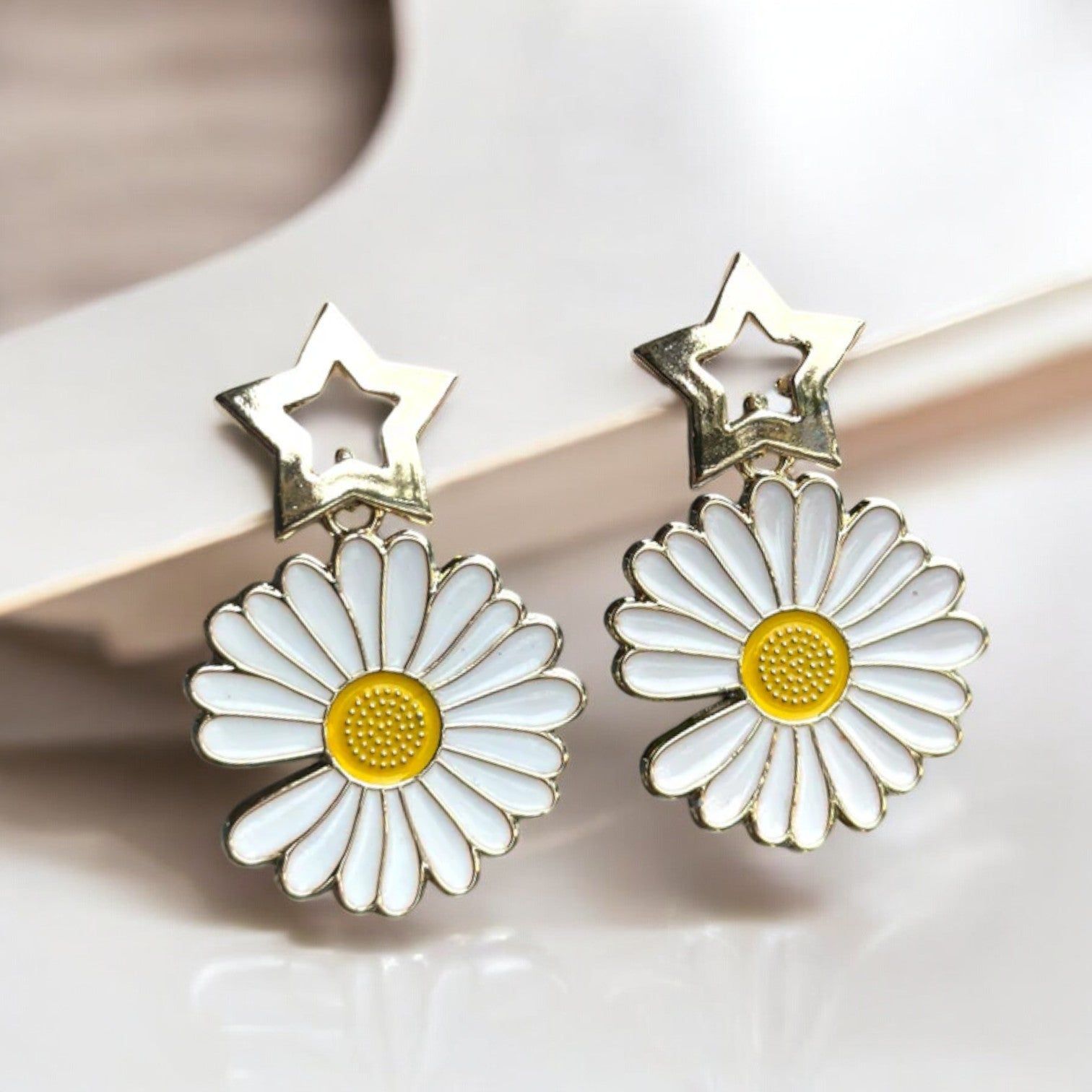 Daisy Flower Dangler Earring