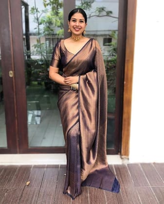 Lichi Soft Silk Jacquard Waving Work Saree-Sliver