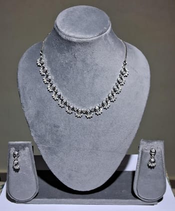 NECKLACE AD