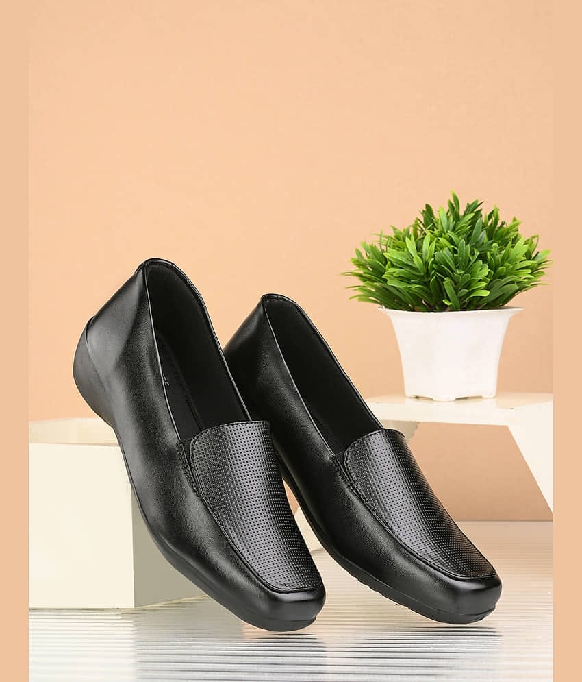 KARADDI Black Women's Loafers
