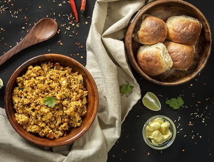 Paneer Bhurji Pav - High Protein