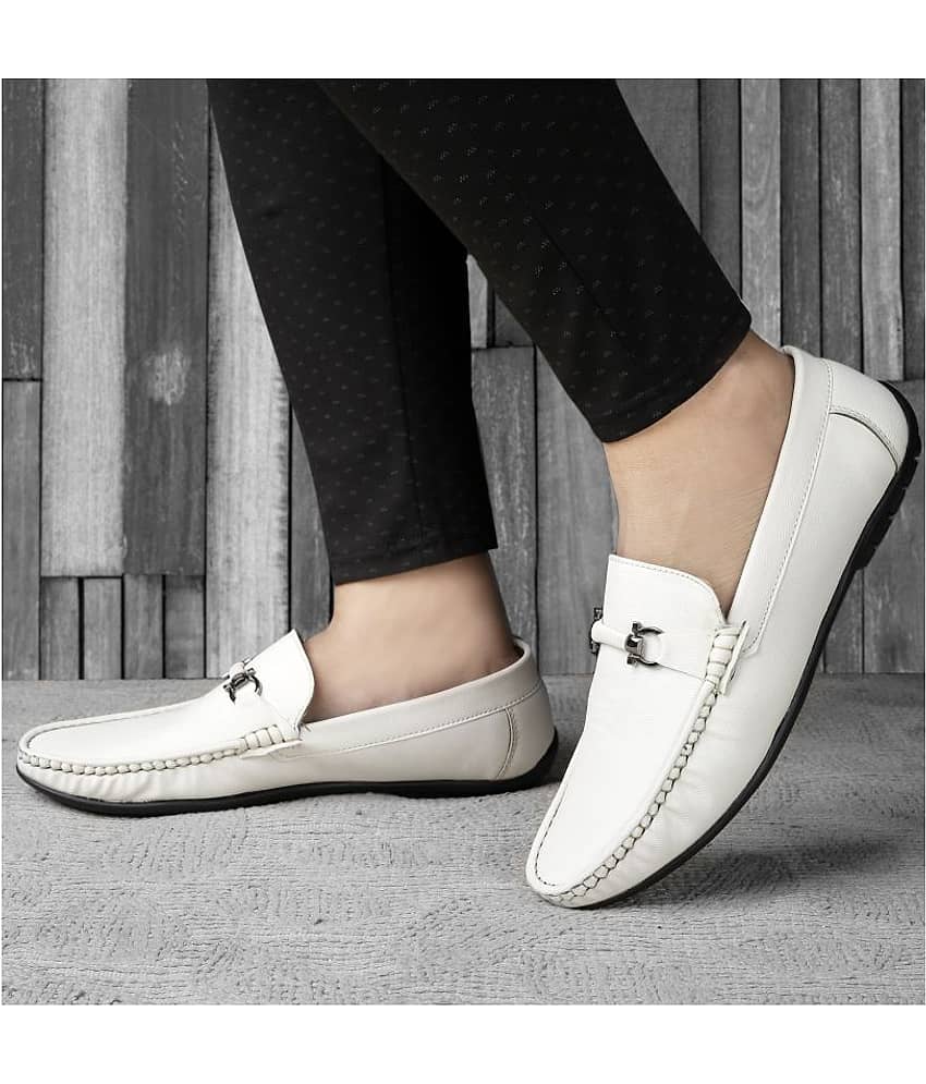 YUVRATO BAXI White Loafers