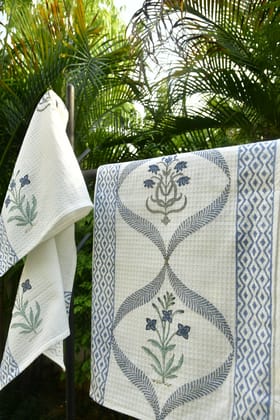 Blue Lily Jaal Bath & Hand Towel Set: Soft, absorbent cotton Blue Lily Jaal Bath & Hand Towel Set: Soft, absorbent cotton
