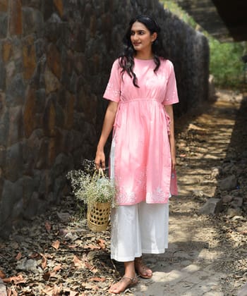 Pink hand embroidered cotton quater sleeves kurta