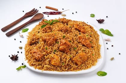 Hyderabadi Chicken Tikka Dum Biryani Serves 4