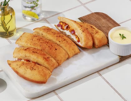 Paneer Tikka Stuffed Garlic Bread + Cheesy Dip [FREE]