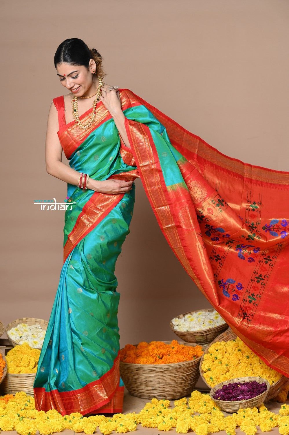 Rajsi~ Handloom Pure Silk Maharani Paithani With Contrast Pallu~ Dual Tone Bluish Sea Green And Red