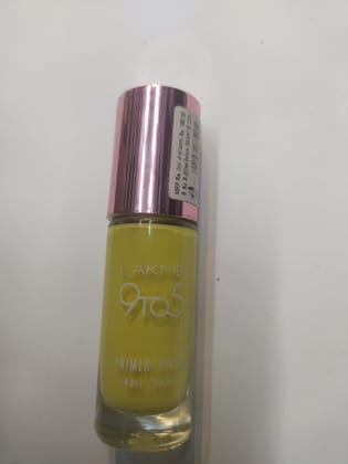 Lakme 9 to 5 Primer-gloss yellow submarine