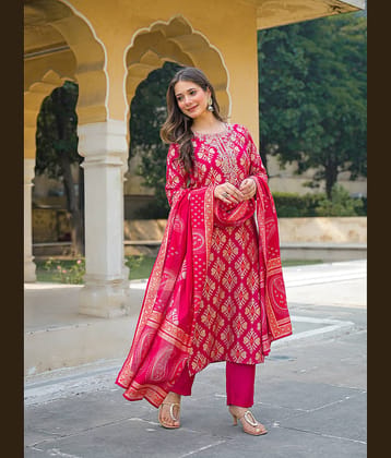 Vaamsi Women Viscose Self Design Straight Kurti With Pants ( Pink )