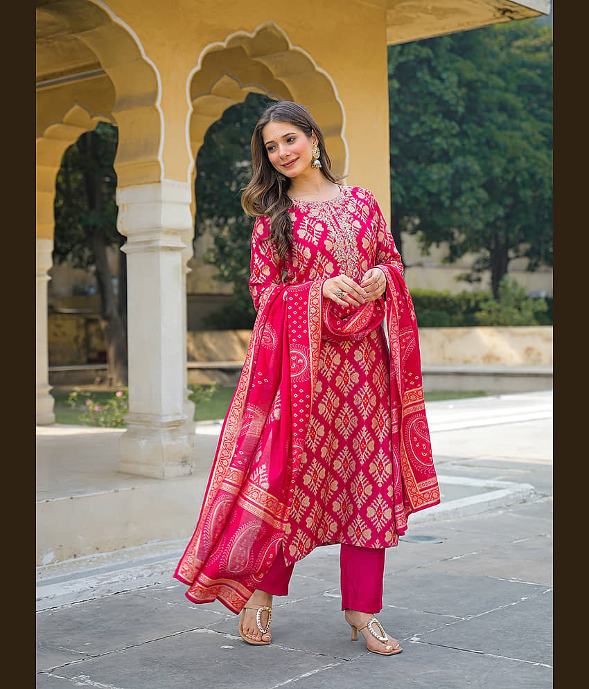 Vaamsi Women Viscose Self Design Straight Kurti With Pants ( Pink )