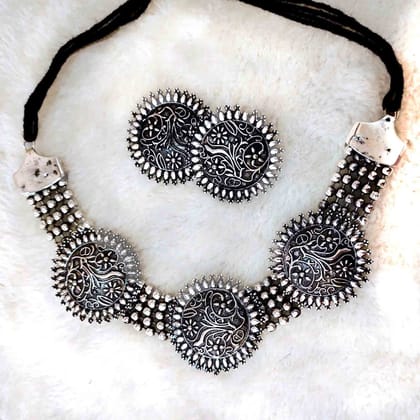Delicate Silver Choker With Studs