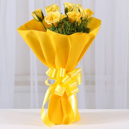 Enticing 8 Yellow Roses Bouquet