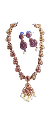 Necklace Set with Stonework