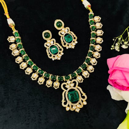 Nayaab zulekha neckpiece