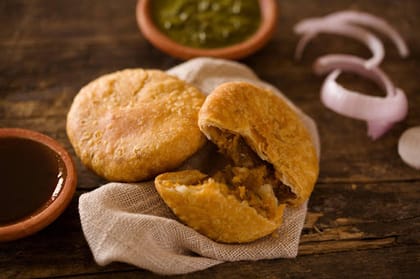Aloo Pyaaz Kachori (2pc)