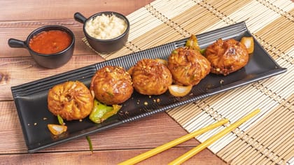 Exotic veggie schezwan momos