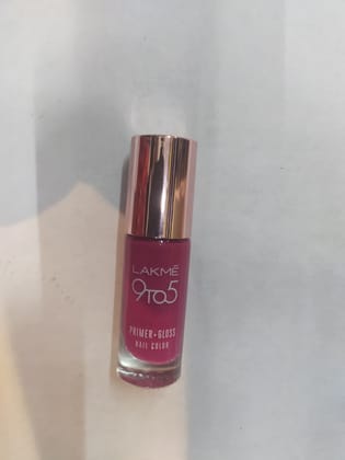 Lakmé 9 to 5Primer + gloss Nail color magenta mix