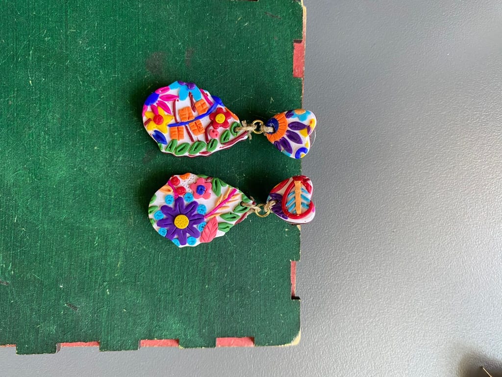 Honeyed’ teardrop clay earrings