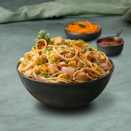 Chicken Hakka Noodles Bowl