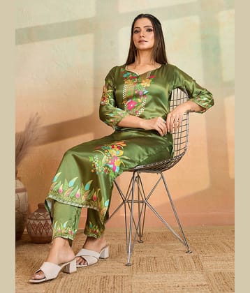 Women Basket Women Rayon Printed Straight Kurti With Pants ( Green )