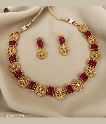 SUNHARI Golden Alloy Necklace Set ( Pack of 1 )