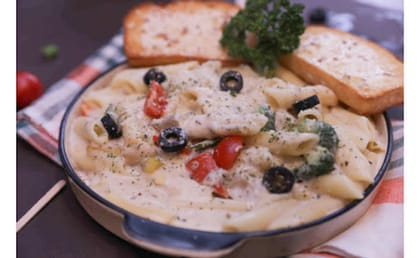 Penne Alfredo (White Sauce)