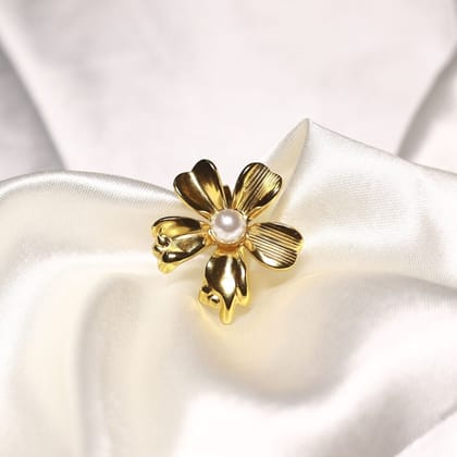 Pearl Bloom Finger Ring