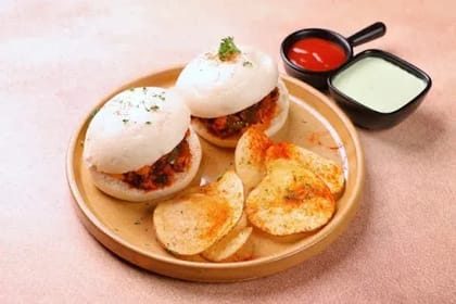 Kadhai Paneer Bao, Garlic Cream