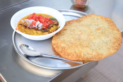 Aaswad Caterers Authentic Sindhi Dal Pakwan (2 Pcs) | Crispy Fried Flatbread & Spiced Lentils