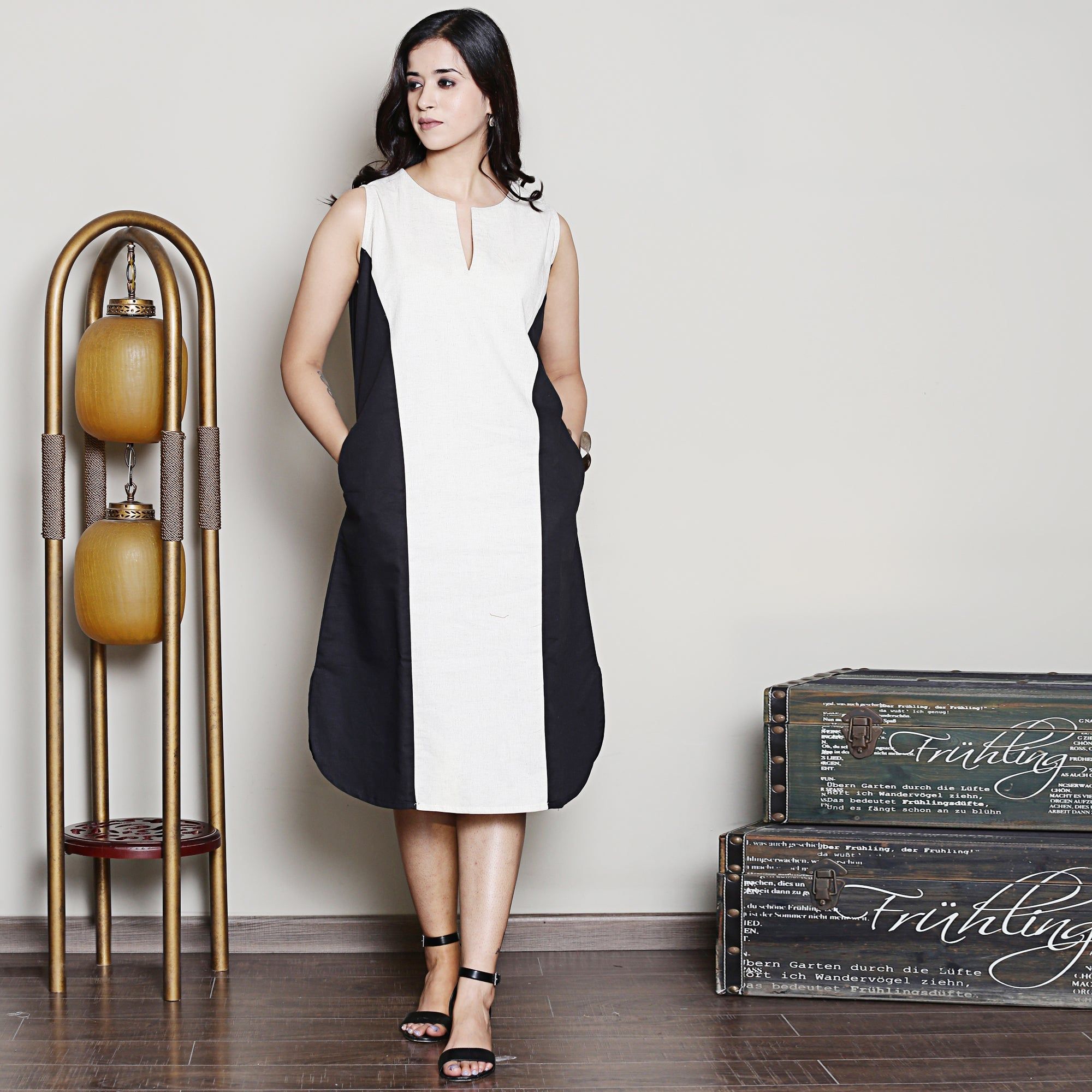 Black & White  Colour block knee-length dress-XS