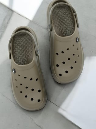 Hirolas® Men’s Ultra-Comfort Cushioned Fluffy Clogs Sliders - Brown HROMCL07BRN